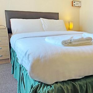 Zimmer mit Kingsize-Bett